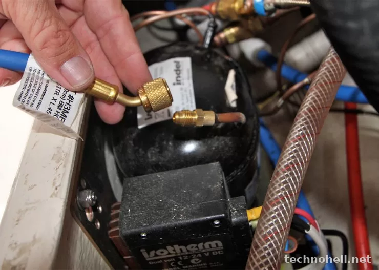 Холодильник пахнет фреоном: что это значит, насколько опасно и что делать сразу