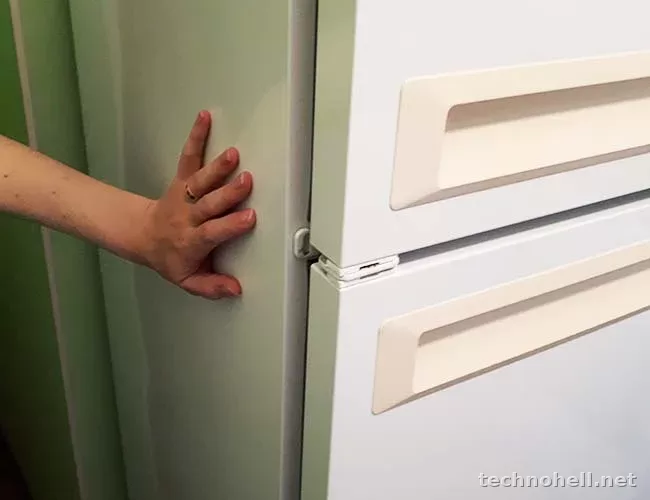 Холодильник сильно греется по бокам: это норма или уже повод для проверки