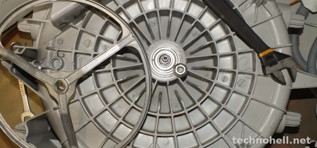 Стиральная машина скрипит при вращении барабана: причины, что проверить и когда уже нужен ремонт