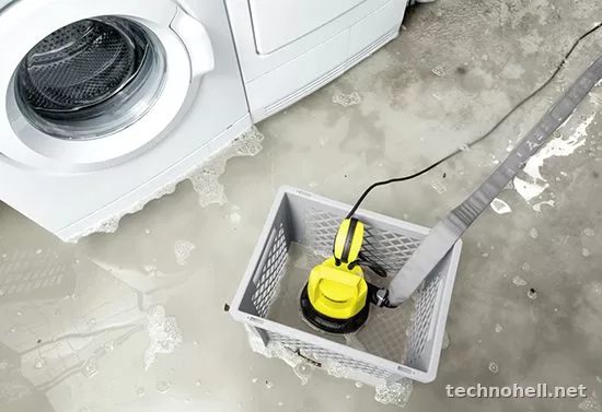 Стиральная машина течет снизу: где искать причину и когда уже нужен мастер